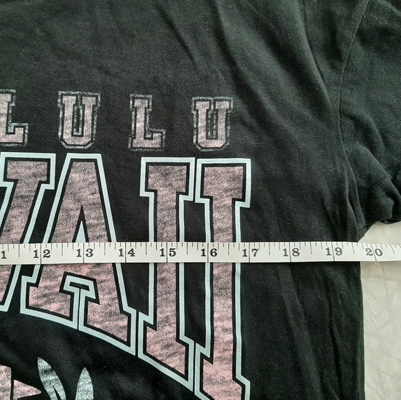 5/$25 Ladies black graphic t-shirt with Honolulu size large NWT - Picture 4 of 6